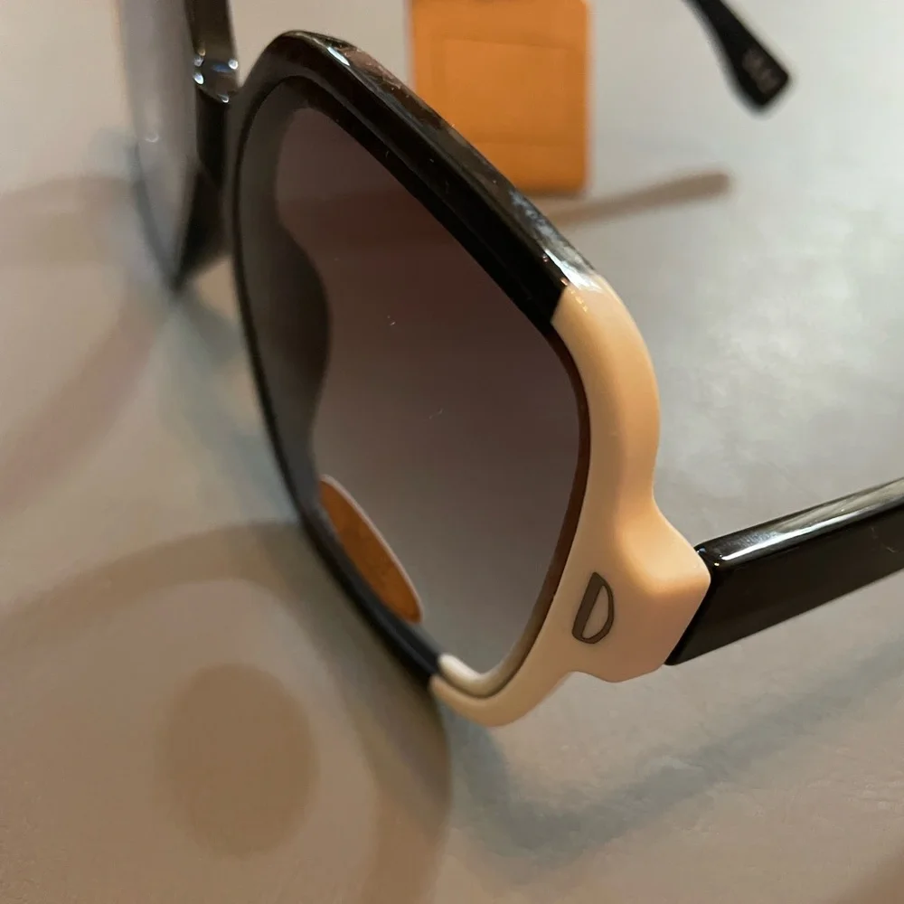 Rae Dunn Black Oversized sunglasses